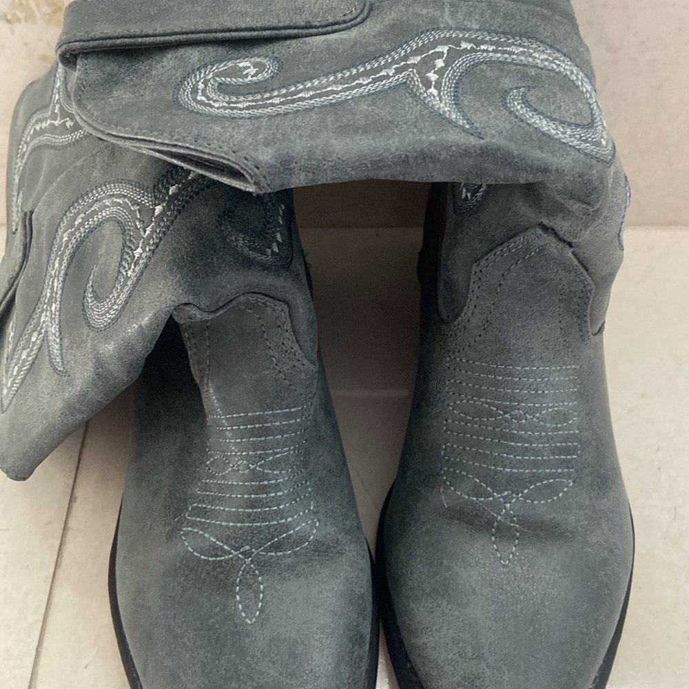 Cowboy boots women. US 6.5